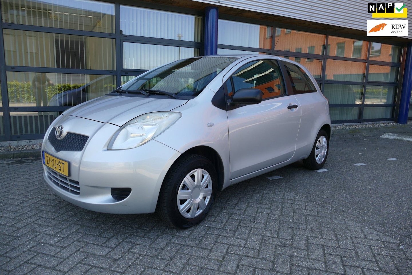 Toyota Yaris - 1.0 VVTi Nieuwe Apk 20-06-2027 Stuurbekrachtiging - AutoWereld.nl