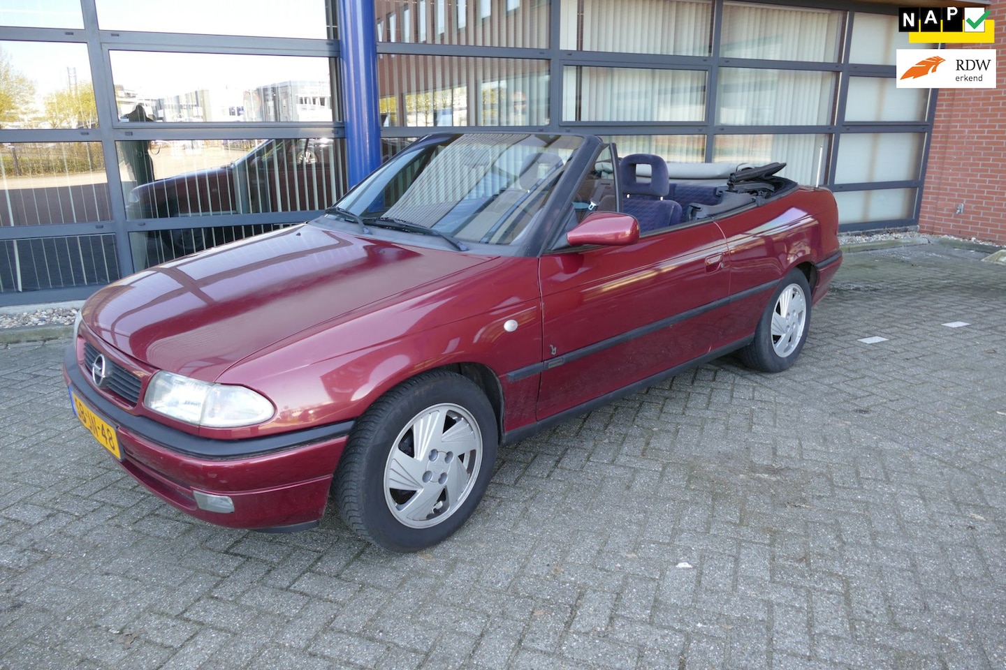 Opel Astra Cabriolet - 1.6i Comfort voor de liefhebber/handige harry - AutoWereld.nl