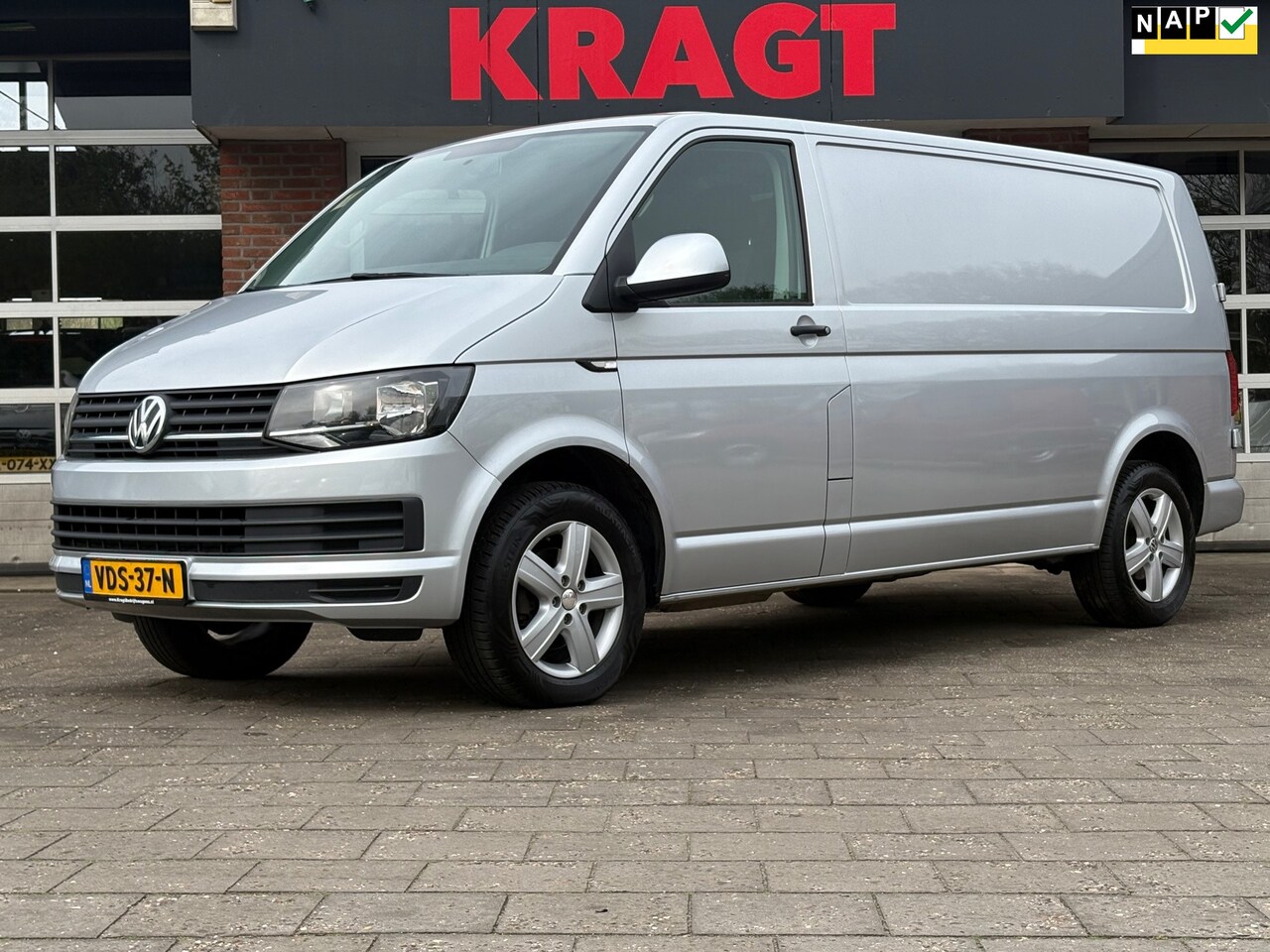 Volkswagen Transporter - 2.0 TDI L2H1 Comfortline|NAP|airco|cruise|trekhaak|bluetooth|lichtmetalen velgen|EURO6 - AutoWereld.nl