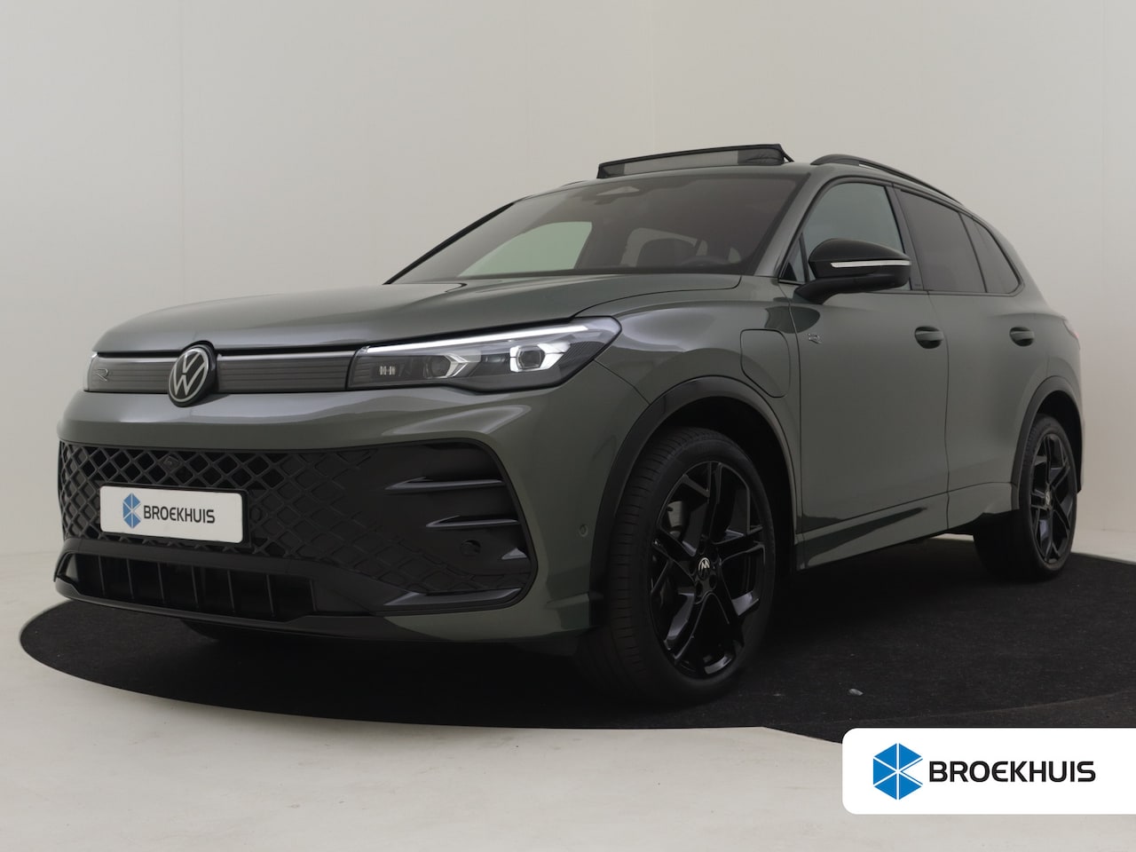 Volkswagen Tiguan - 1.5 eHybrid R-Line Edition 272Pk DSG/AUTO | Panorama-dak | Head-up display |Trekhaak uitkl - AutoWereld.nl