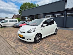 Toyota Aygo - 1.0-12V Dynamic Navigator AIRCO