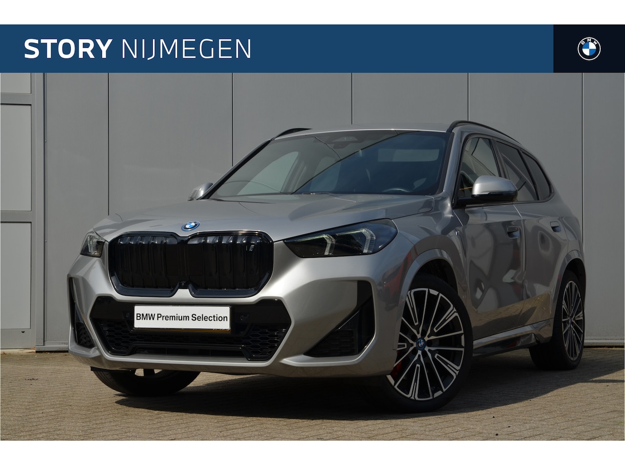 BMW iX1 - xDrive30 M Sport / Panoramadak / Trekhaak / Adaptieve LED / M Adaptief onderstel / Comfort - AutoWereld.nl