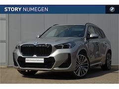 BMW iX1 - xDrive30 M Sport / Panoramadak / Trekhaak / Adaptieve LED / M Adaptief onderstel / Comfort