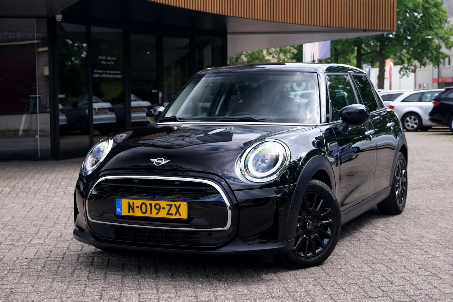 MINI 5-Deurs - 1.5 One Business Edition|Rijklaar!|Carplay|Cruise|Navi|LED|MINI UNION JACK achterlichten - AutoWereld.nl