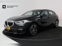 BMW 1-serie - 118i High Executive (NAVIGATIE, SFEERVERLICHTING, CAMERA, SPORTSTOELEN, DEALER ONDERHOUDEN