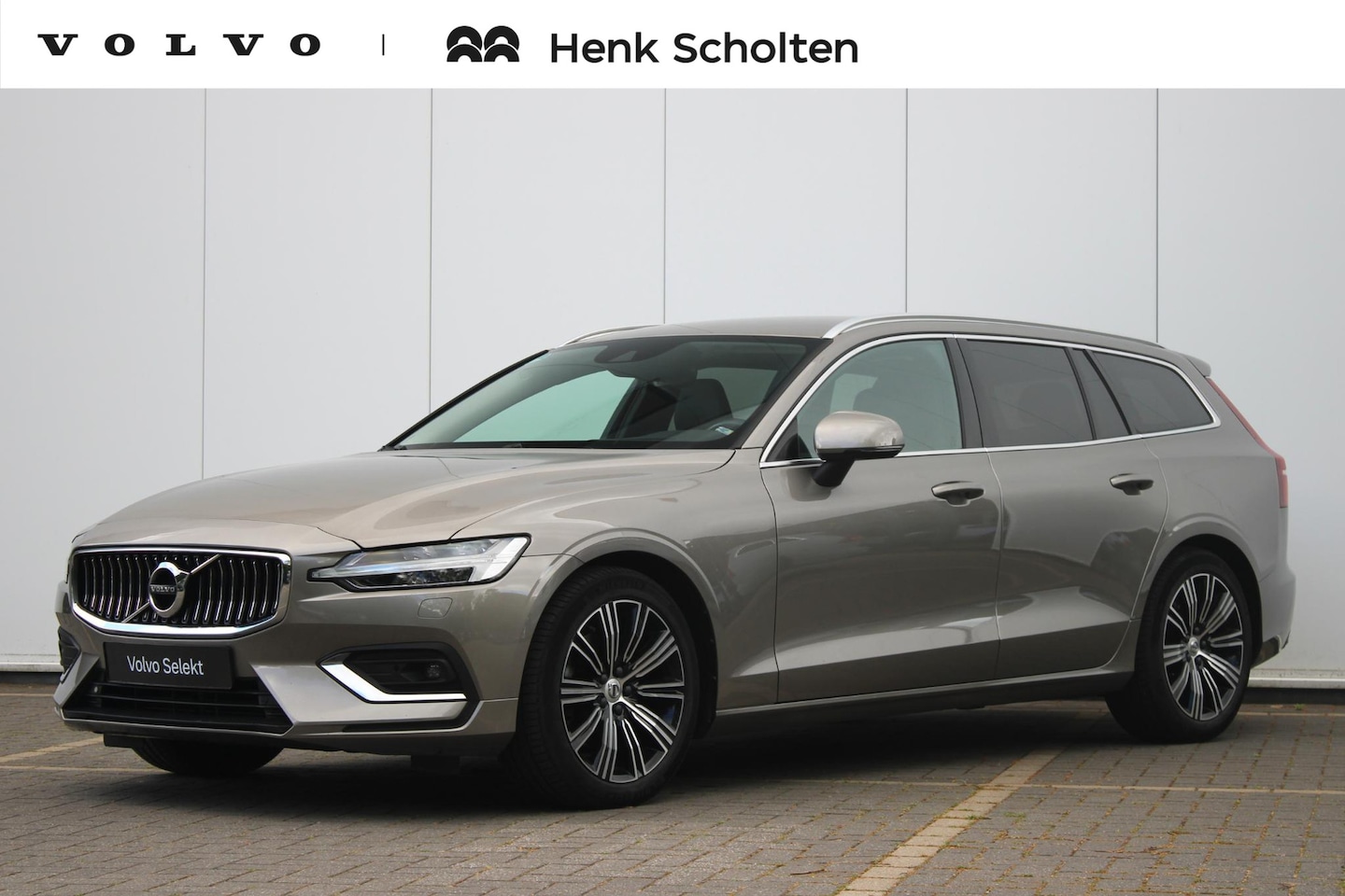 Volvo V60 - B3 163PK Ultimate Bright | Adaptive Cruise & Pilot Assist | Panoramisch Schuif-/Kanteldak - AutoWereld.nl