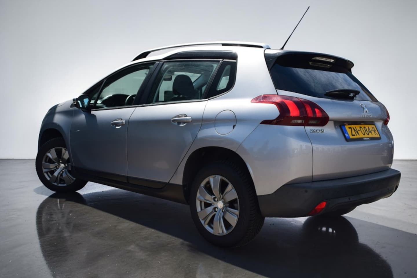 Peugeot 2008 - 1.2 PureTech Blue Lion, Apple car play, Airco, Navigatie, Nieuwe distributie riem