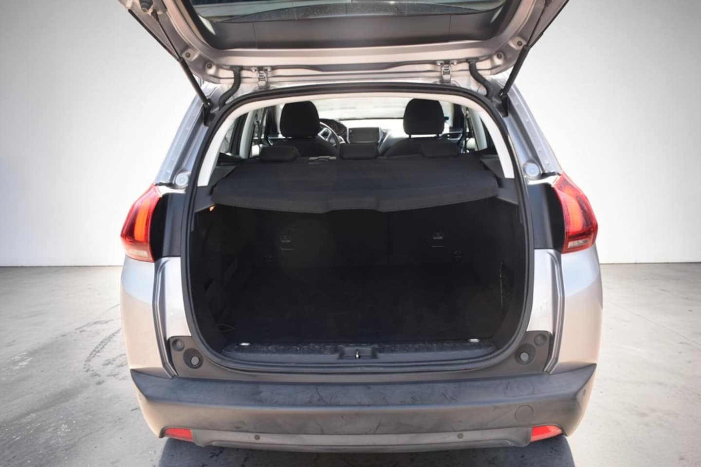 Peugeot 2008 - 1.2 PureTech Blue Lion 1.2 PureTech Blue Lion, Apple car play, Airco, Navigatie, Nieuwe distributie riem