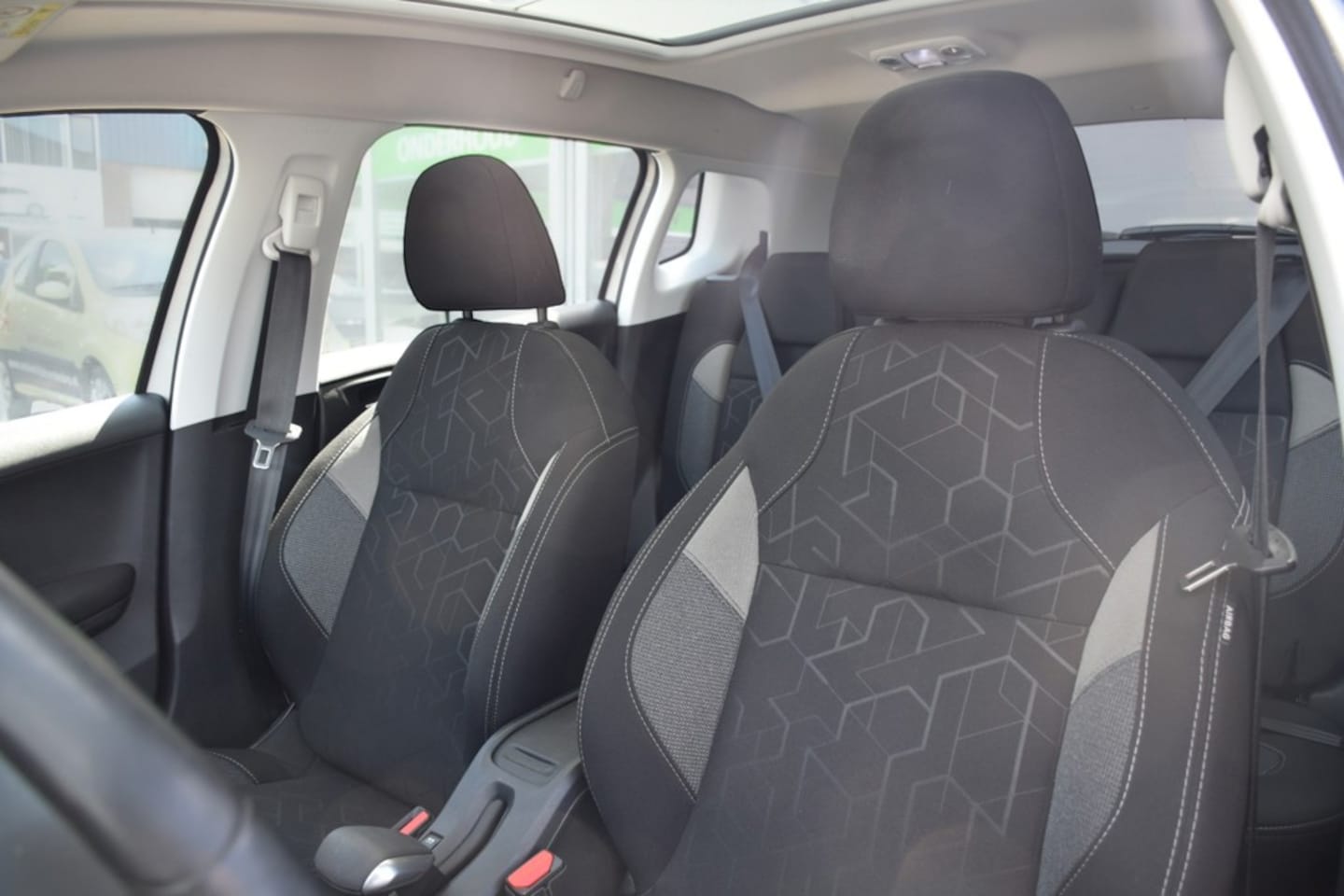 Peugeot 2008 - 1.2 PureTech Blue Lion 1.2 PureTech Blue Lion, Apple car play, Airco, Navigatie, Nieuwe distributie riem