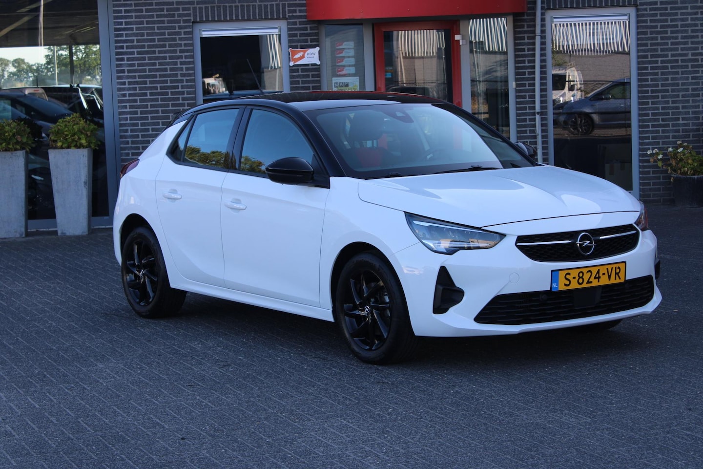 Opel Corsa - 1.2 Level 4 ( GS LINE ) Led/AppleAndroid/NL Auto!! - AutoWereld.nl