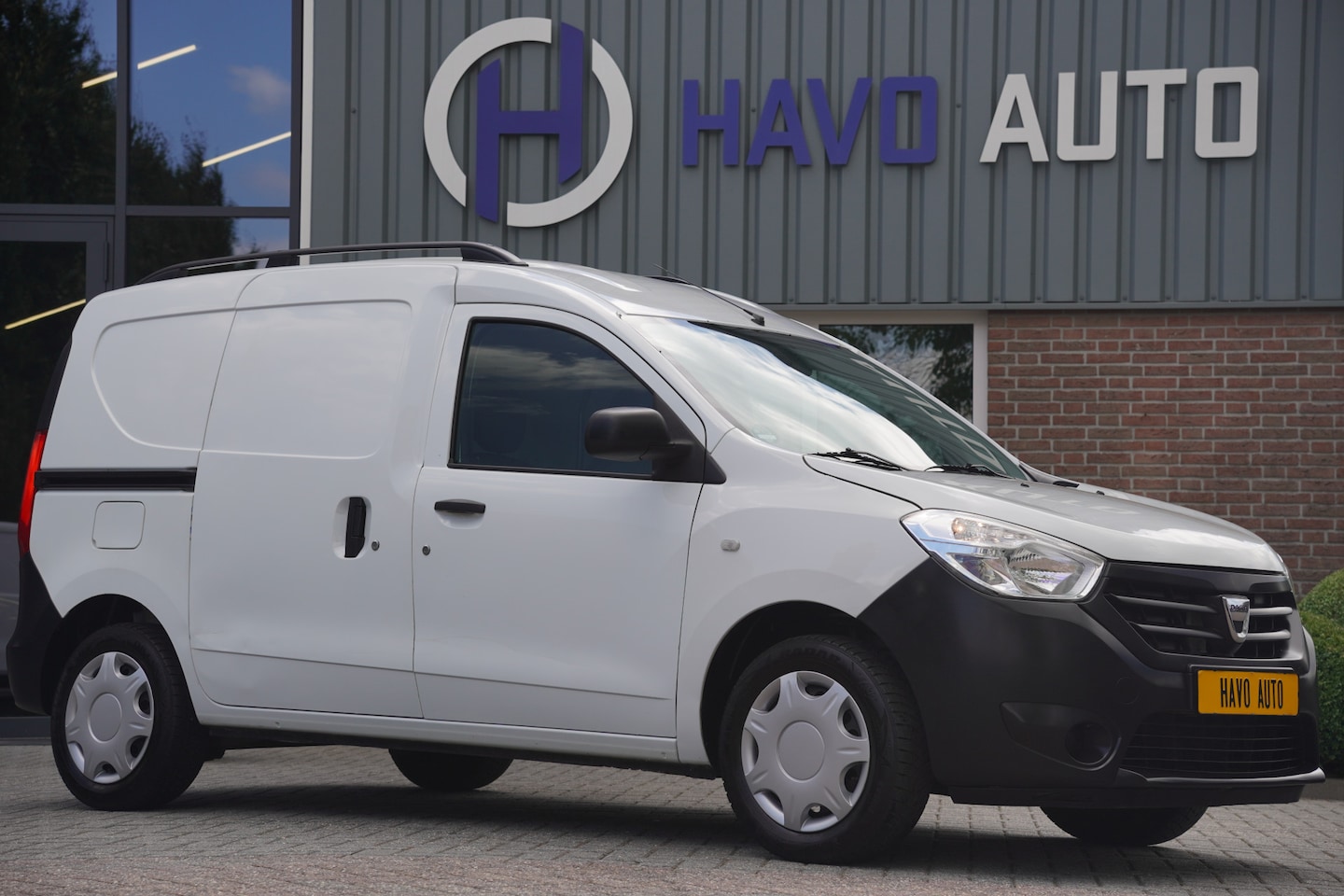 Dacia Dokker - 1.6 Benzine, SCHUIFDEUR, BTW-VRIJ / MARGE - AutoWereld.nl
