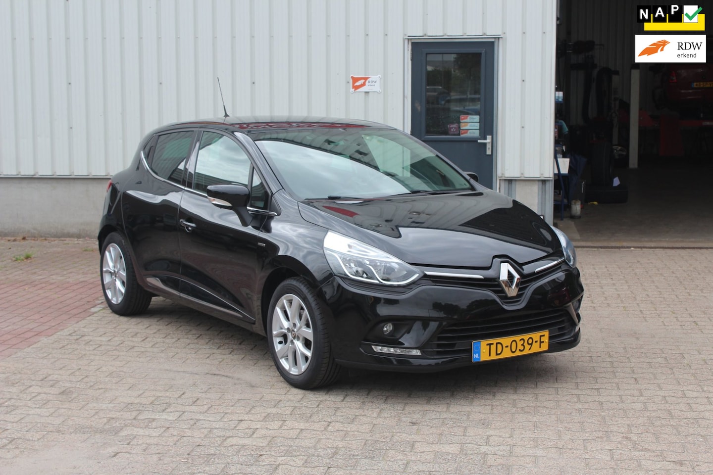 Renault Clio - 0.9 TCe Limited 1e eigenaar - AutoWereld.nl
