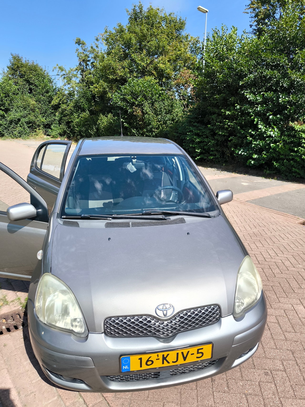 Toyota Yaris - 1.0 VVT-i Sol Toyota Yaris 1.0 VVT-l SOL Benzine  . Handgeschakeld – 2005 – Nieuwe APK – €2.000 Te koop - AutoWereld.nl