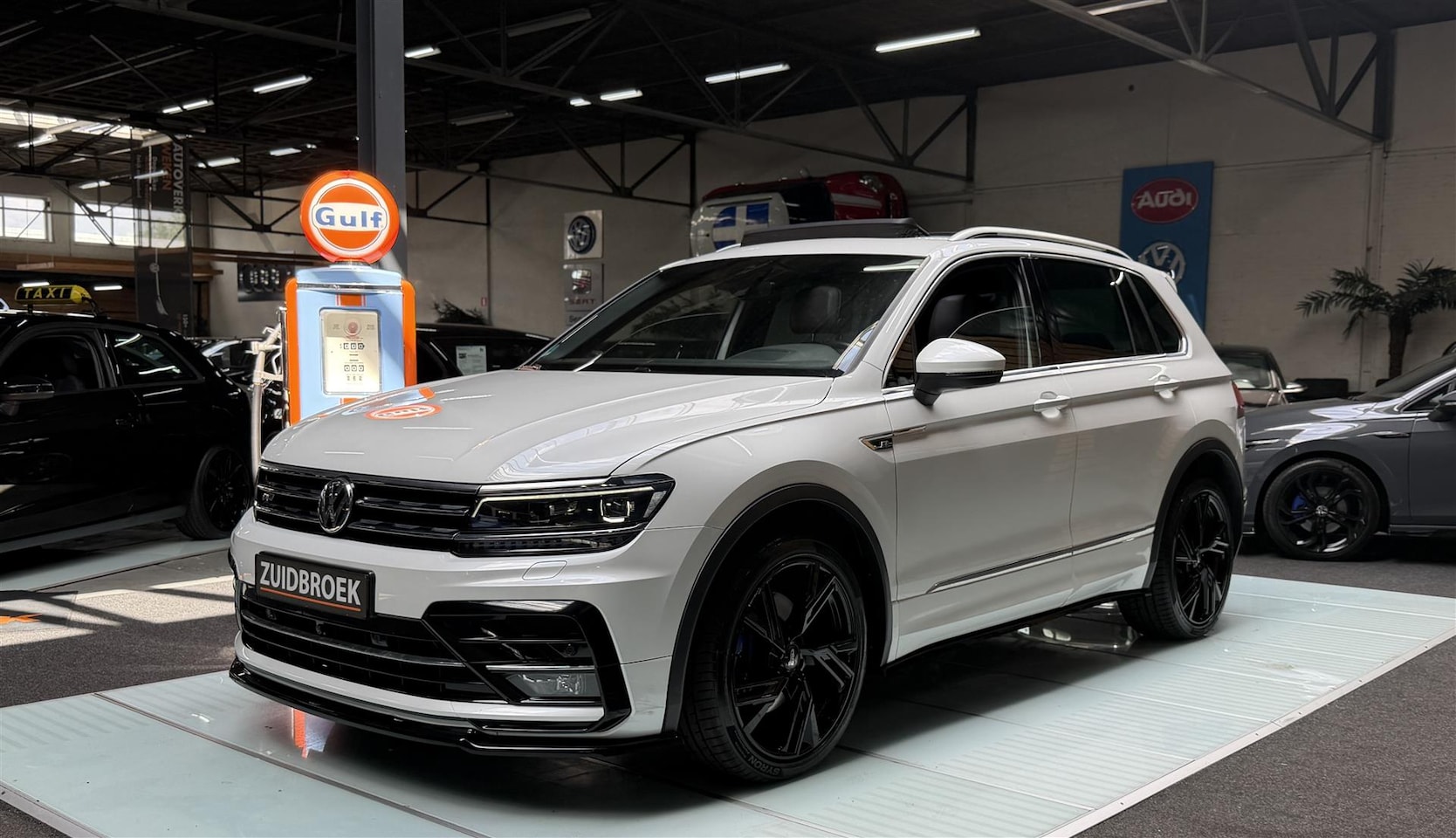 Volkswagen Tiguan - 2.0 TSI R-Line DSG | 4Motion | Vol optie | Pano | Memory | Leer - AutoWereld.nl