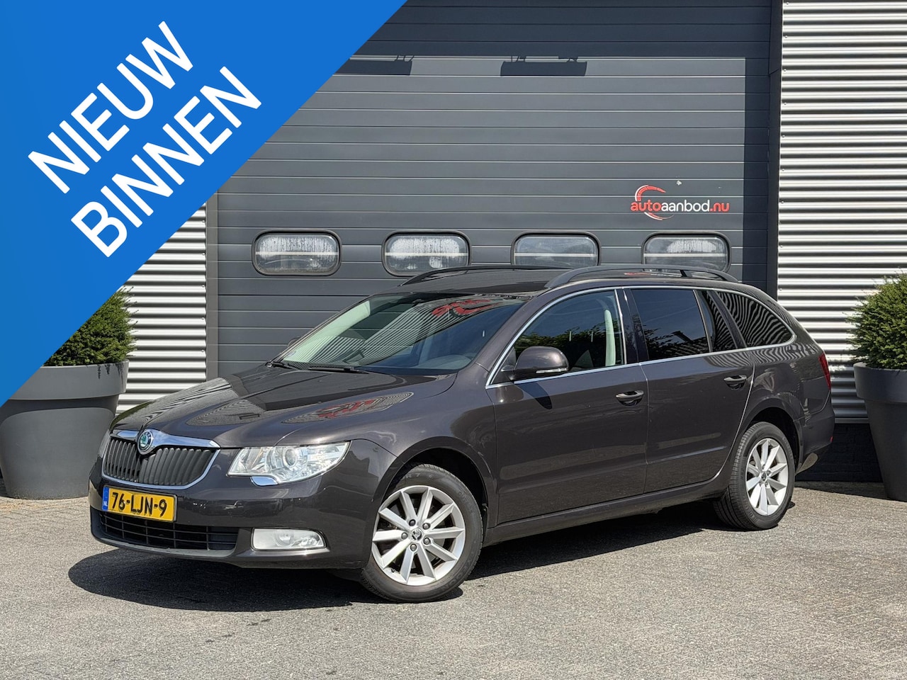 Skoda Superb Combi - 1.8 TSI Comfort Business Line | Navigatie | Parkeersensoren | Privacy Glass | Cruise Contr - AutoWereld.nl