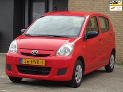 Daihatsu Cuore - 1.0 Trend Rood 2009 Nwe Apk Stuurbekr 5-Deurs