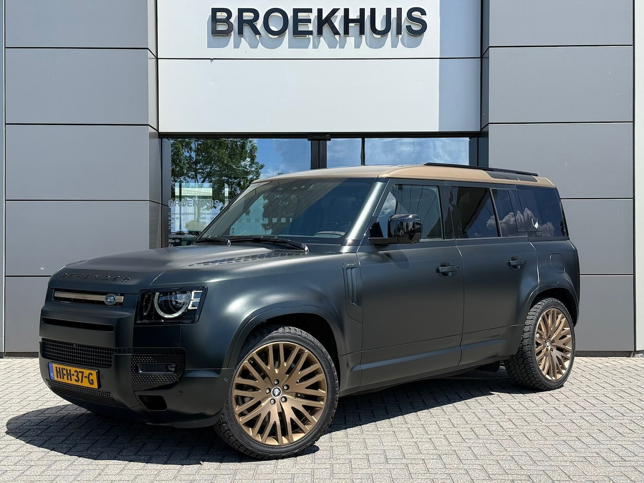 Land Rover Defender 110 - P300e X-Dynamic HSE Midnight Emerald Green Satin | Heritige Customs | Tweed interieurdelen - AutoWereld.nl