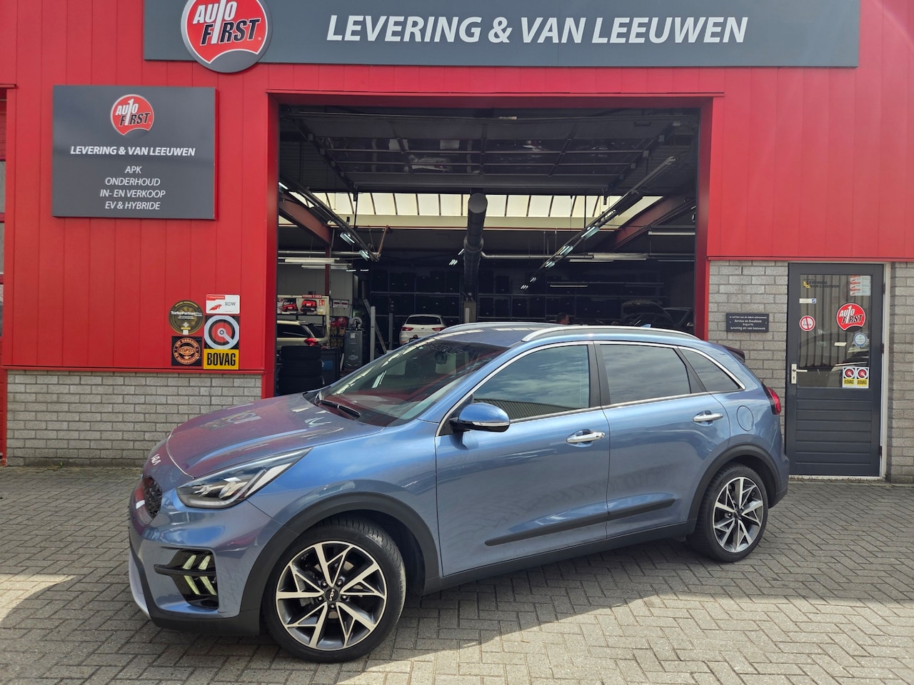 Kia Niro - 1.6 GDi Hybrid ExecutiveLine Automaat/ Navigatie/ Parkeersensoren V+A/ Lederen bekleding/ - AutoWereld.nl