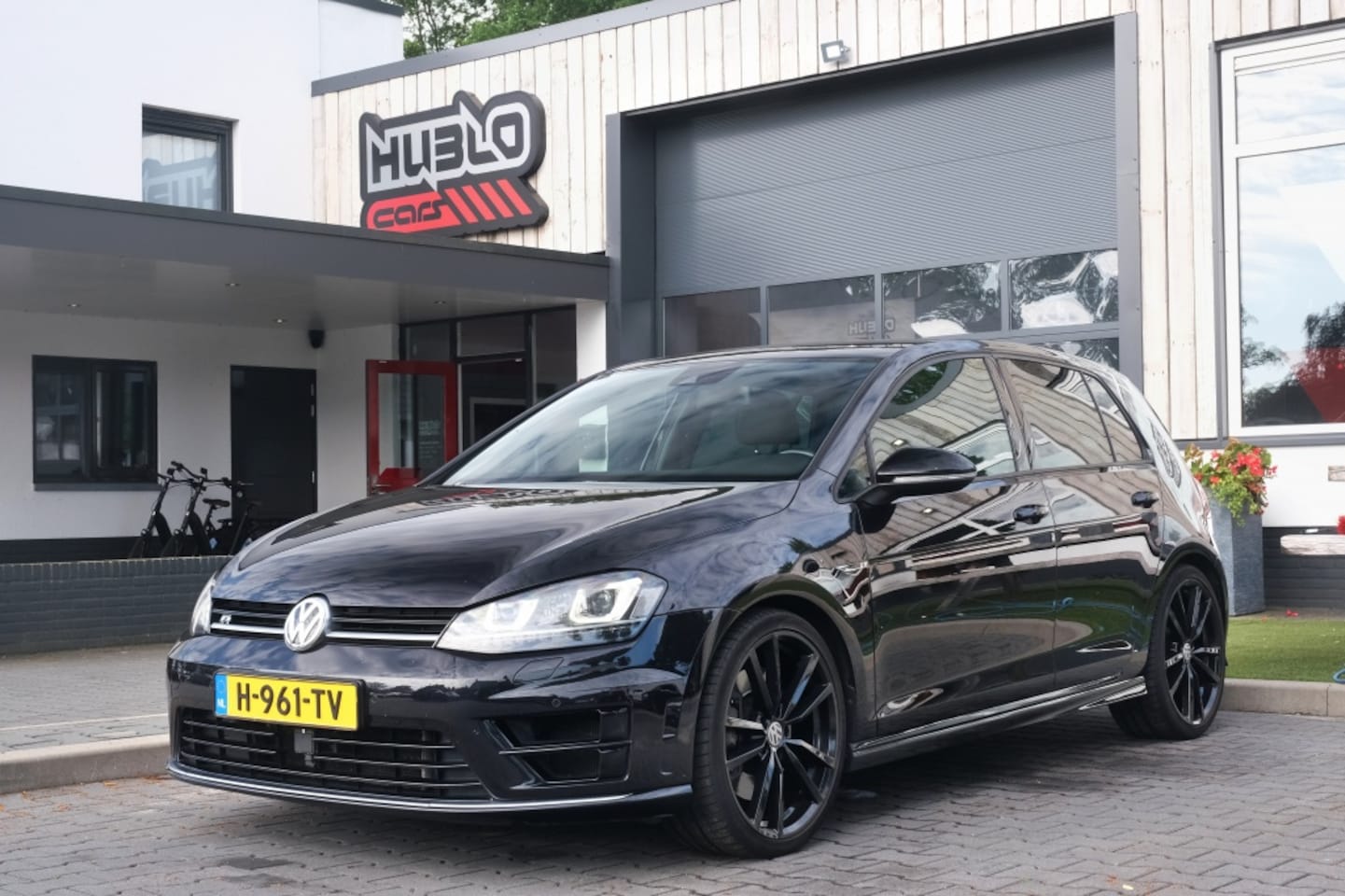 Volkswagen Golf - 2.0 TSI R 4Motion Pano, Lederen bekleding, Camera. - AutoWereld.nl