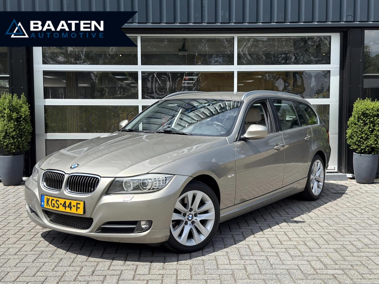 BMW 3-serie Touring - 325xi Luxury Line Edition|UNIEK|Leder|NaviPRO|Trekhaak - AutoWereld.nl