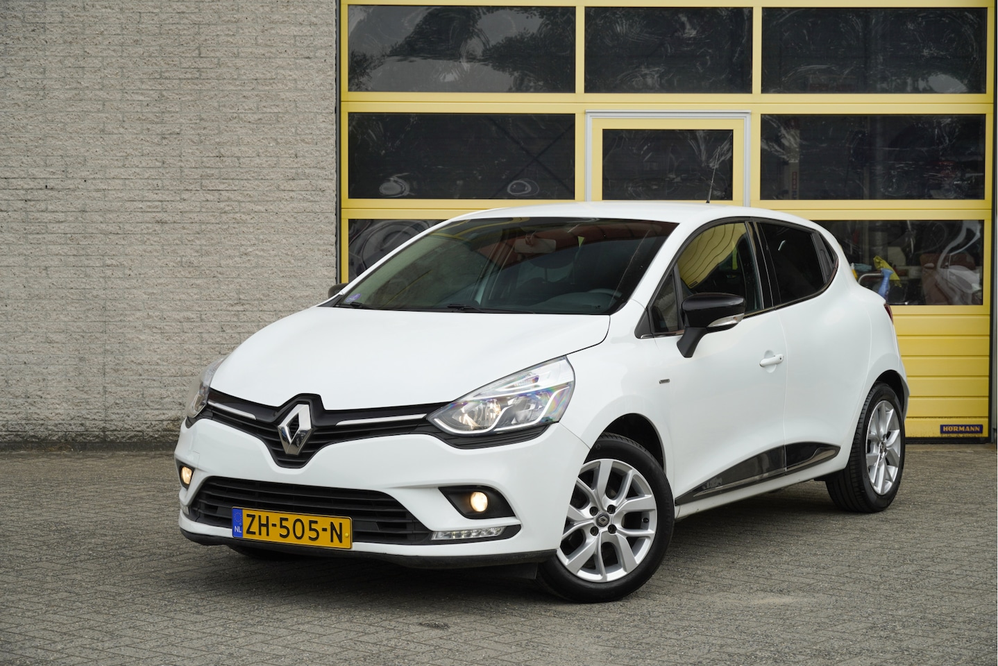 Renault Clio - 0.9 TCe 5drs Limited BJ2019 Lmv 16" | Led | Pdc | Keyless entry | Navi | Airco | Cruise co - AutoWereld.nl