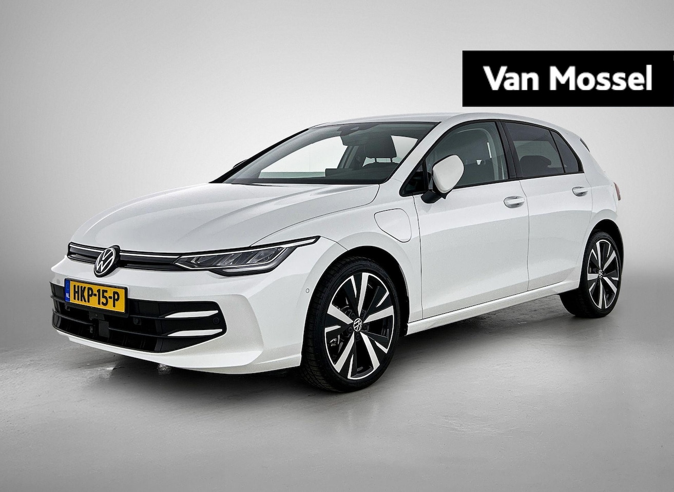 Volkswagen Golf - 1.5 eHybrid Life Edition | Automaat | 360 graden Camera | Climate Control | Apple Carplay - AutoWereld.nl