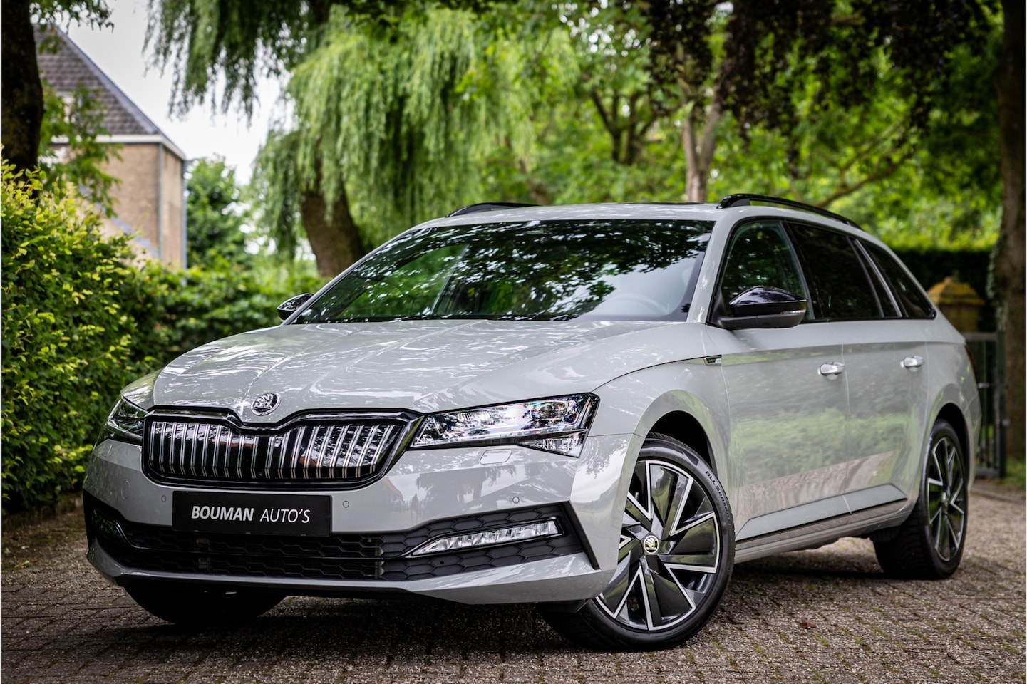 Skoda Superb Combi - 1.4 TSI iV Sportline Business Panorama Matrix ACC 360 Camera - AutoWereld.nl