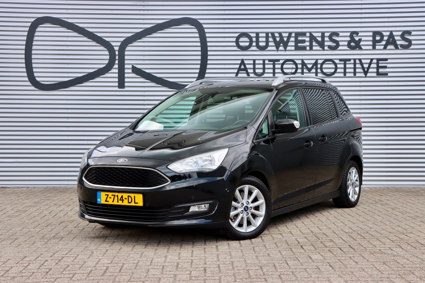 Ford Grand C-Max - 1.0 Titanium | NAVIGATIE | WINTERPAKKET | TREKHAAK | DISTRIBUTIE VERVANGEN - AutoWereld.nl