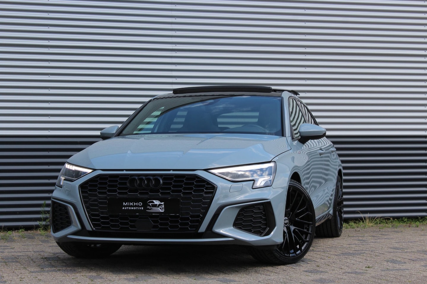 Audi A3 Sportback - 35 TFSI 2x S-Line | Panoramadak | Bang & Olufsen | Camera | Black optik | Pfeil Grau | App - AutoWereld.nl