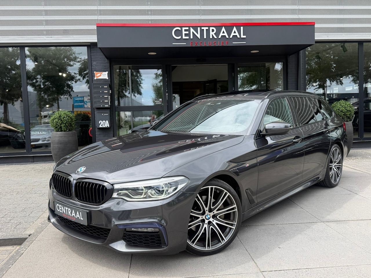BMW 5-serie Touring - 520i High Exe M-Sport Pano|Harman&Kardon|Leder|Memory|Carplay|Camera - AutoWereld.nl