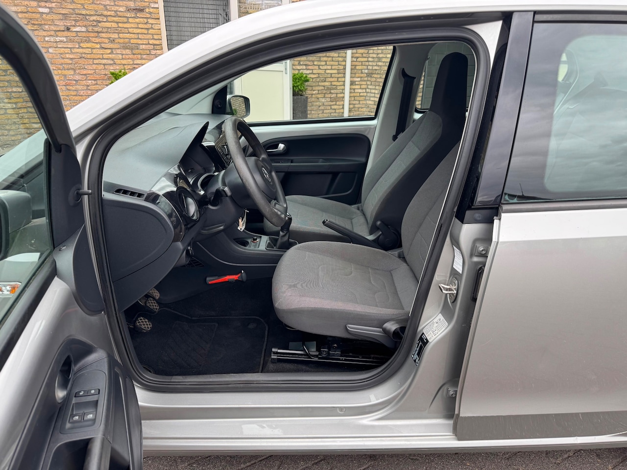 Volkswagen Up! - 1.0 Bj 2015 Airco 5 deuren Lage wegenbelasting - AutoWereld.nl
