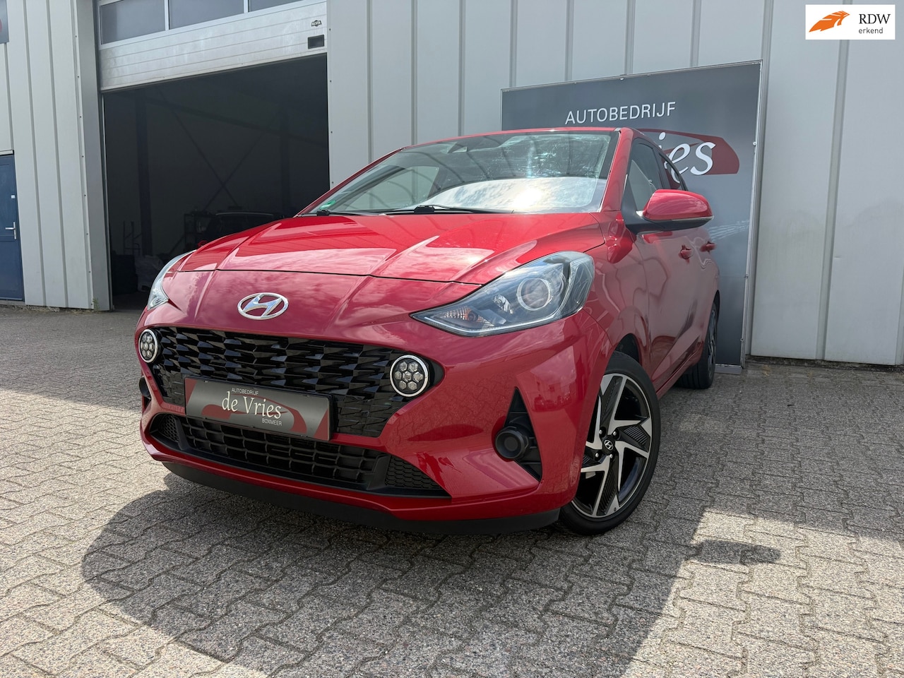 Hyundai i10 - 1.0 Premium / Airco / Navi / Cruise Control / Trekhaak / Achteruirij camera / Stuur & Stoe - AutoWereld.nl