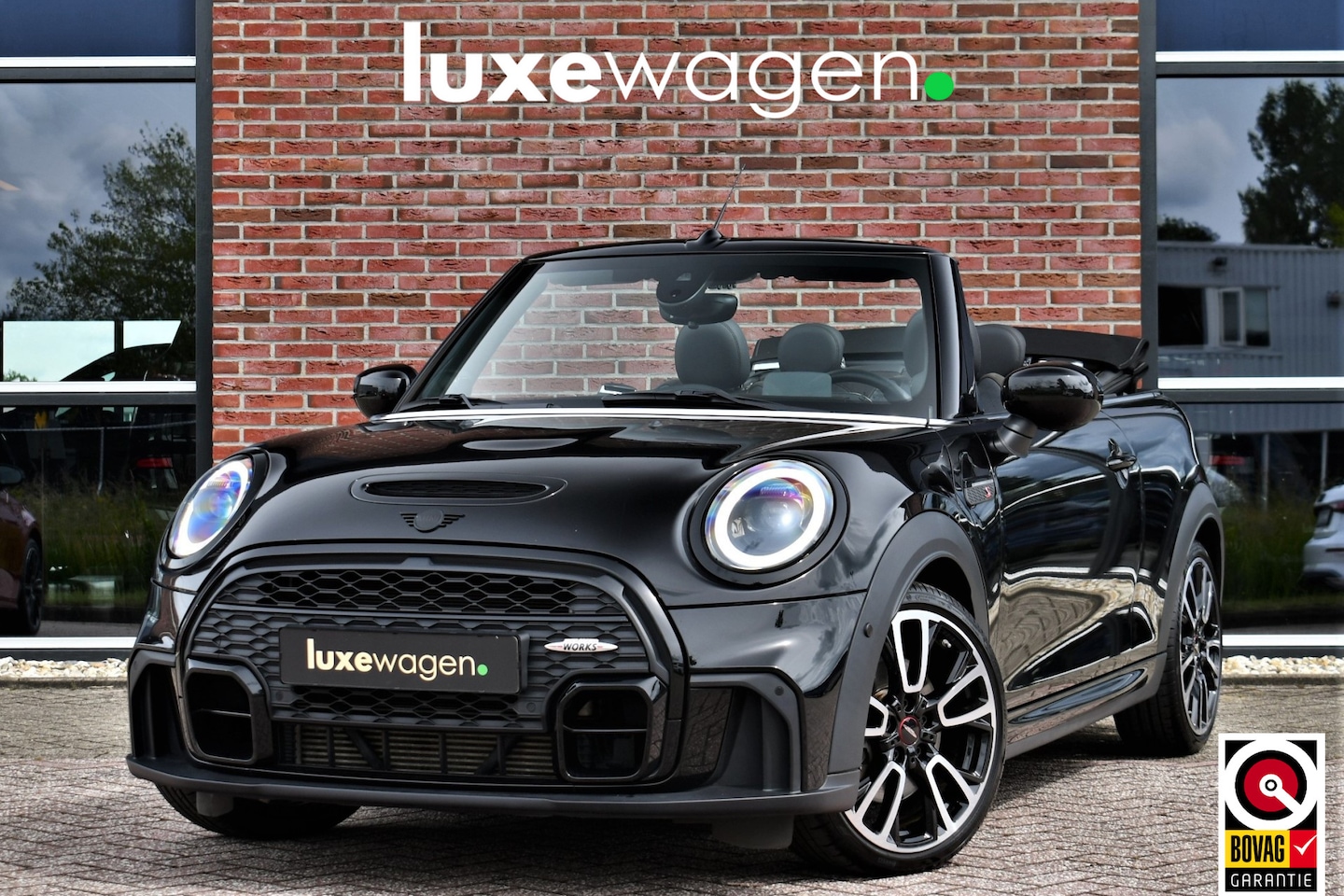 MINI Cabrio - Mini 2.0 Cooper S JCW ACC HUD H/K Carplay Camera Black-pack DDC - AutoWereld.nl