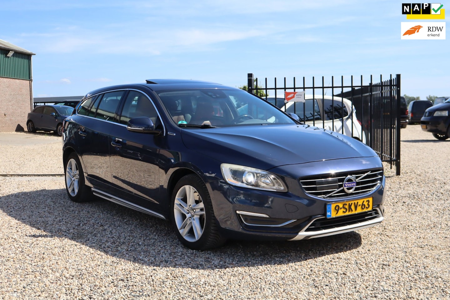 Volvo V60 - 2.4 D6 AWD Plug-In Hybrid Summum leder - AutoWereld.nl