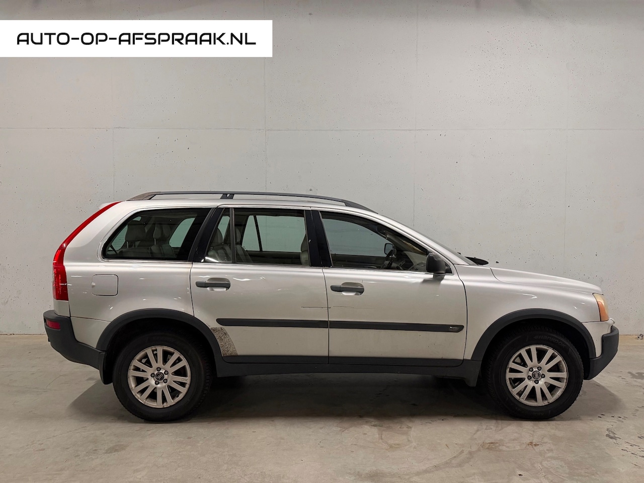 Volvo XC90 - 2.5 T Momentum Aut. 7p. Leer Pano 4x4 - AutoWereld.nl