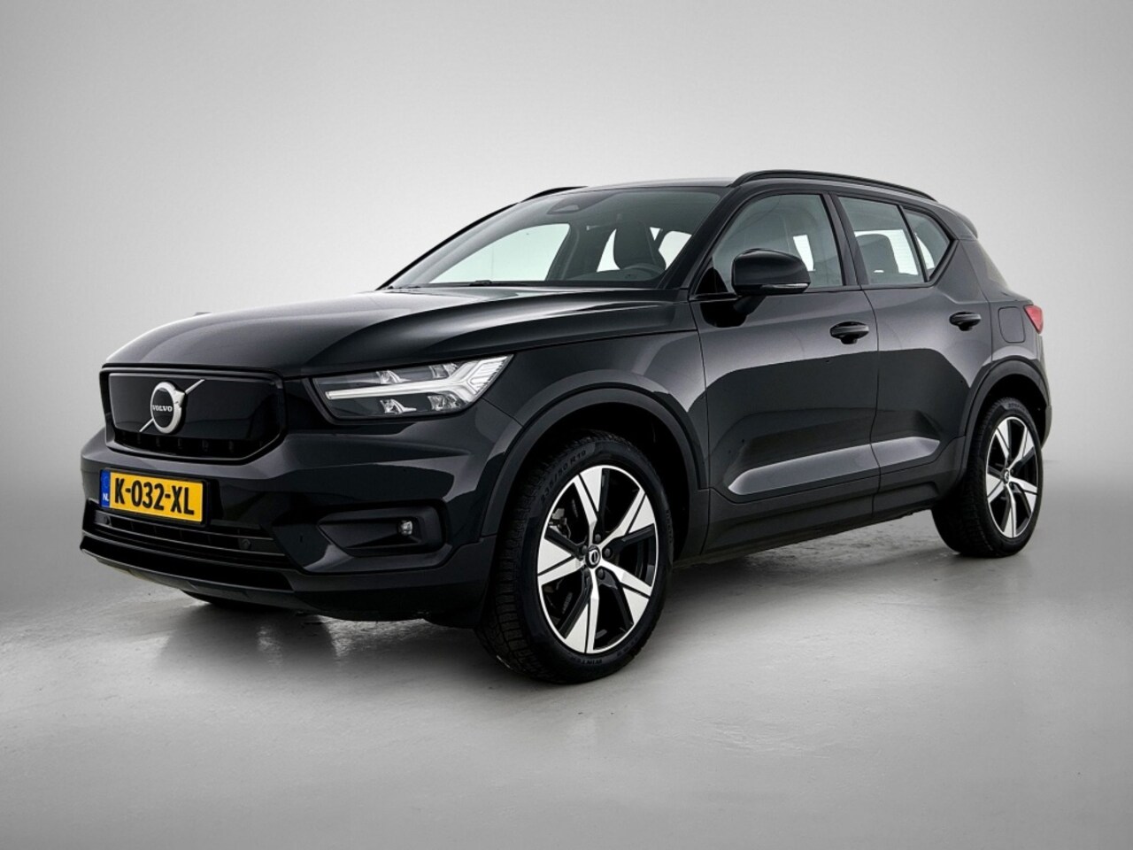 Volvo XC40 - Recharge P8 AWD R-Design | Clima | Blis | Stoel + Stuur verwarmi - AutoWereld.nl