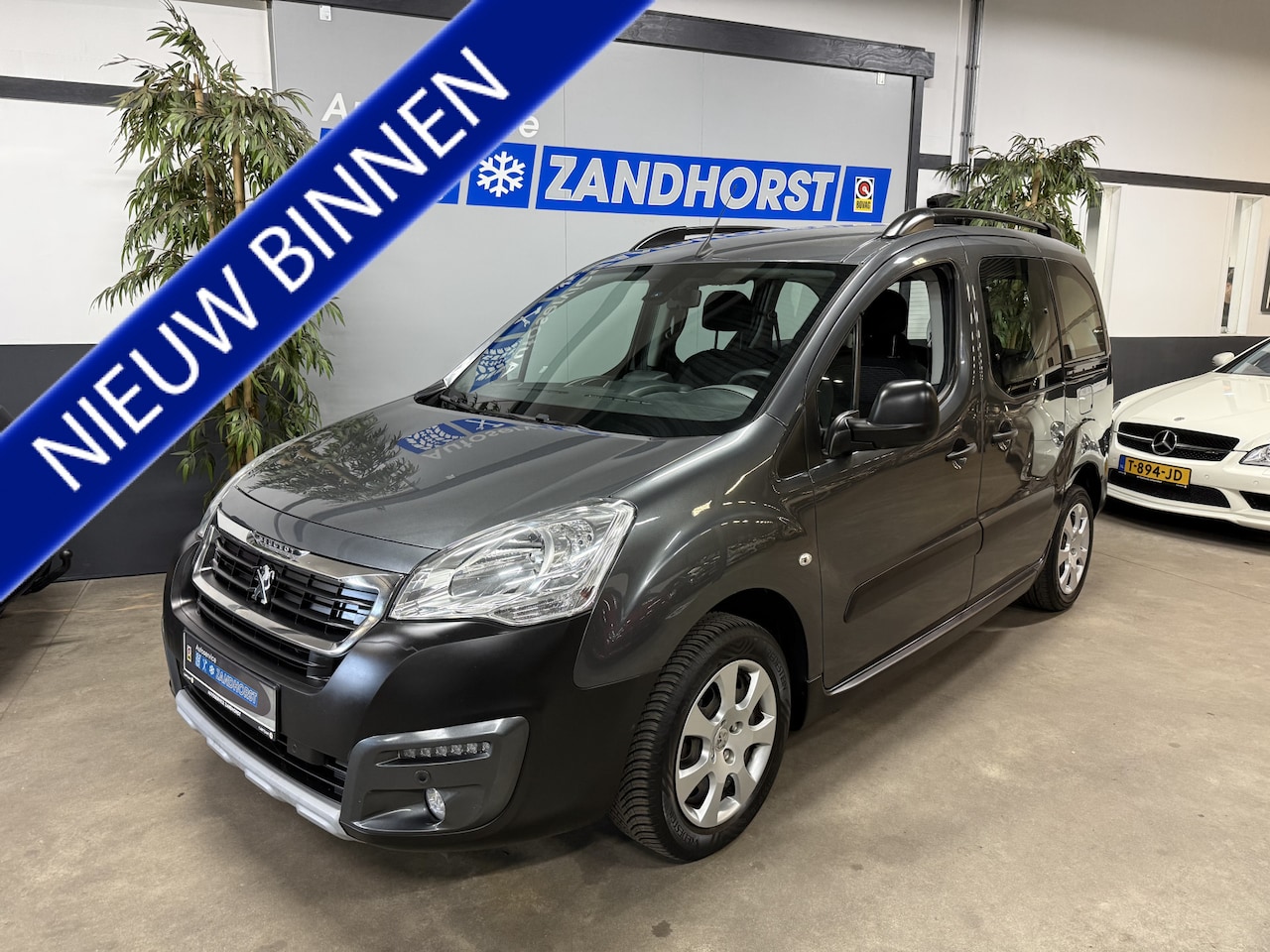 Peugeot Partner Tepee - 1.2 PureTech Active // Camera // Cruise // Ecc - AutoWereld.nl