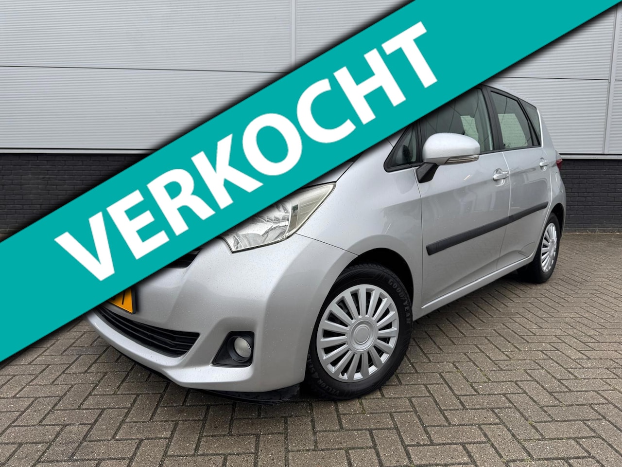Toyota Verso S - 1.3 VVT-i 6 versnel. Aspiration Clima - trekhaak - hoge instap - dealer onderhouden - crui - AutoWereld.nl