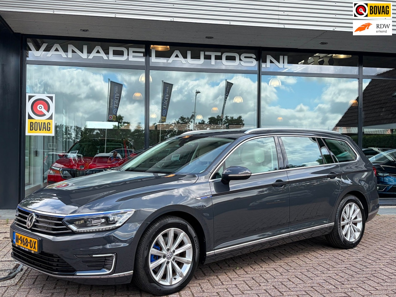 Volkswagen Passat Variant - 1.4 TSI GTE Aut. Massage Adap.Cruise Navi Camera Trekhaak Dealeronderhouden! - AutoWereld.nl