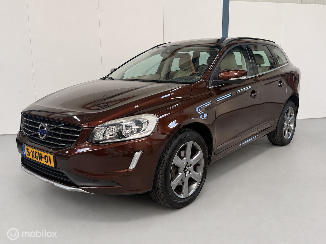 Volvo XC60 - 2.0 T5 FWD Momentum LEER / NL-AUTO - AutoWereld.nl
