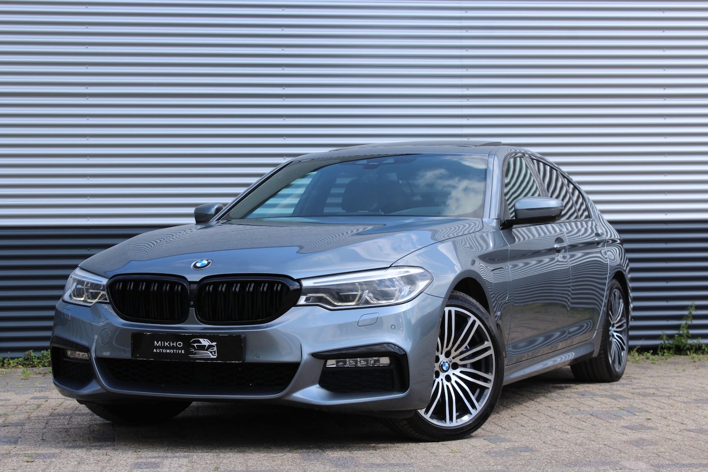 BMW 5-serie - 530e M Pakket | Schuifkanteldak | Harman Kardon | Standkachel | 360 Camera | HUD | Dode ho - AutoWereld.nl