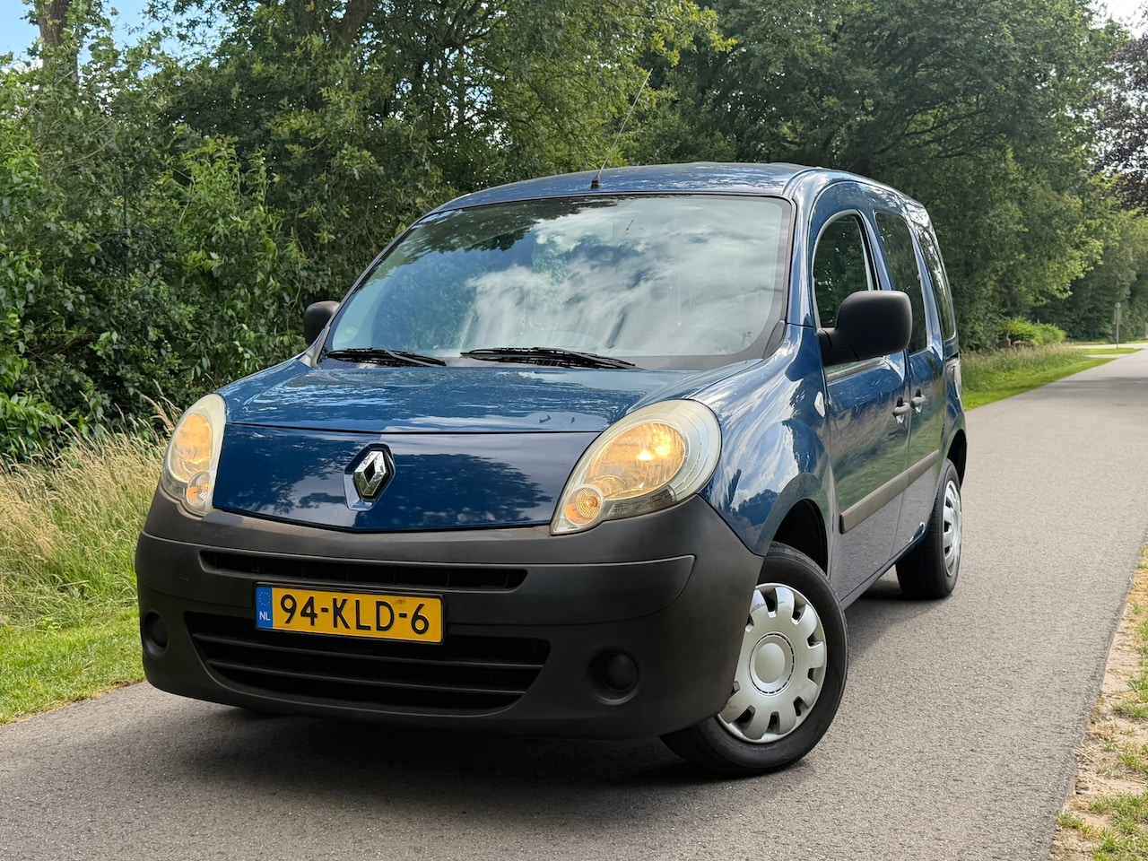 Renault Kangoo Family - 1.6 Authentique | 5-Persoons + Radio + Trekhaak Nu € 3.450,-!!! - AutoWereld.nl