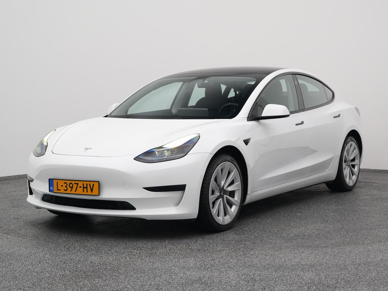 Tesla Model 3 - Standard RWD Plus 60 kWh | PANO | CAMERA | STOELVERW. - AutoWereld.nl