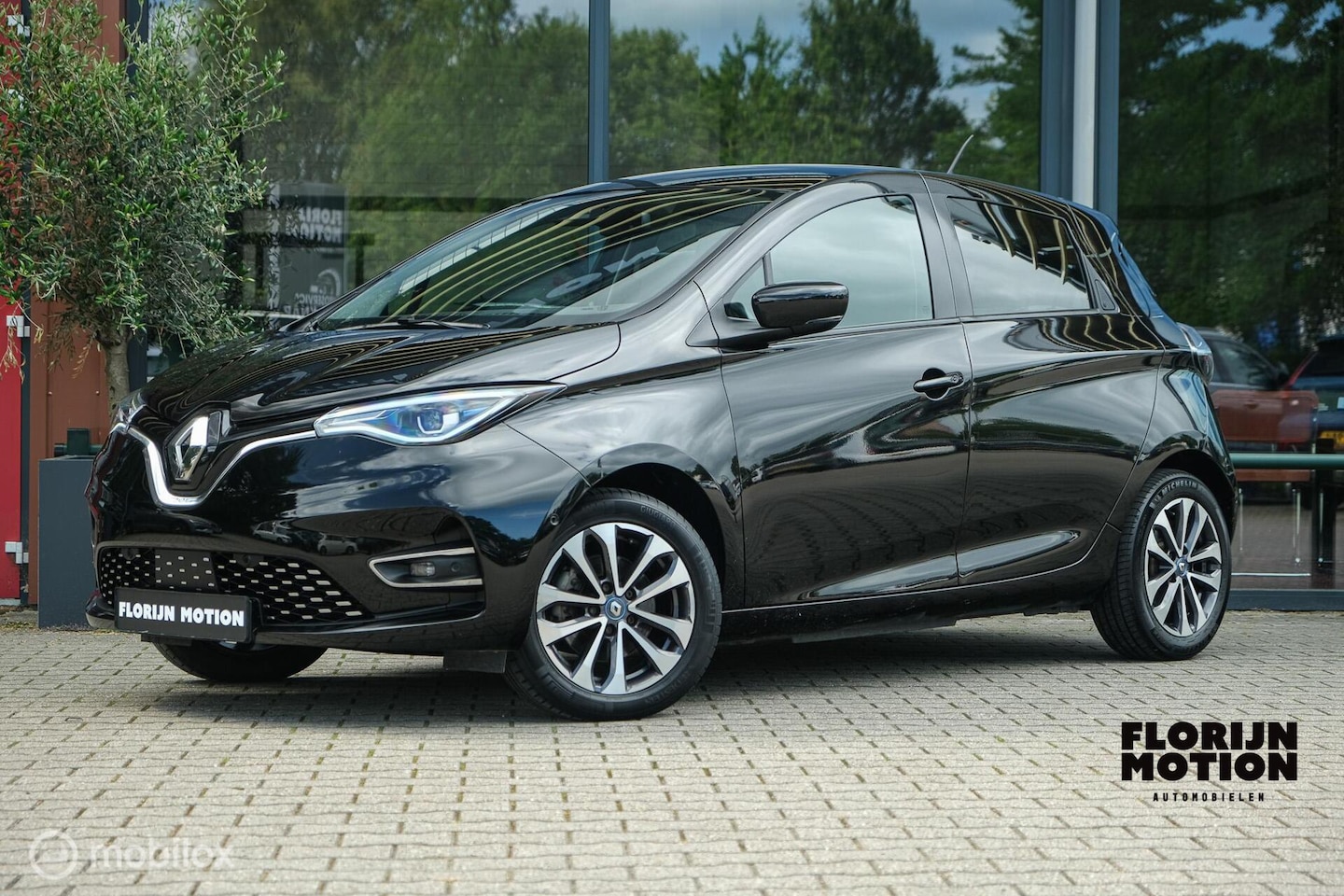 Renault Zoe - R135 Intens 52 kWh (ex Accu) Stoel en stuurwielverwarming | Carplay | Navigatie | Cruise | - AutoWereld.nl