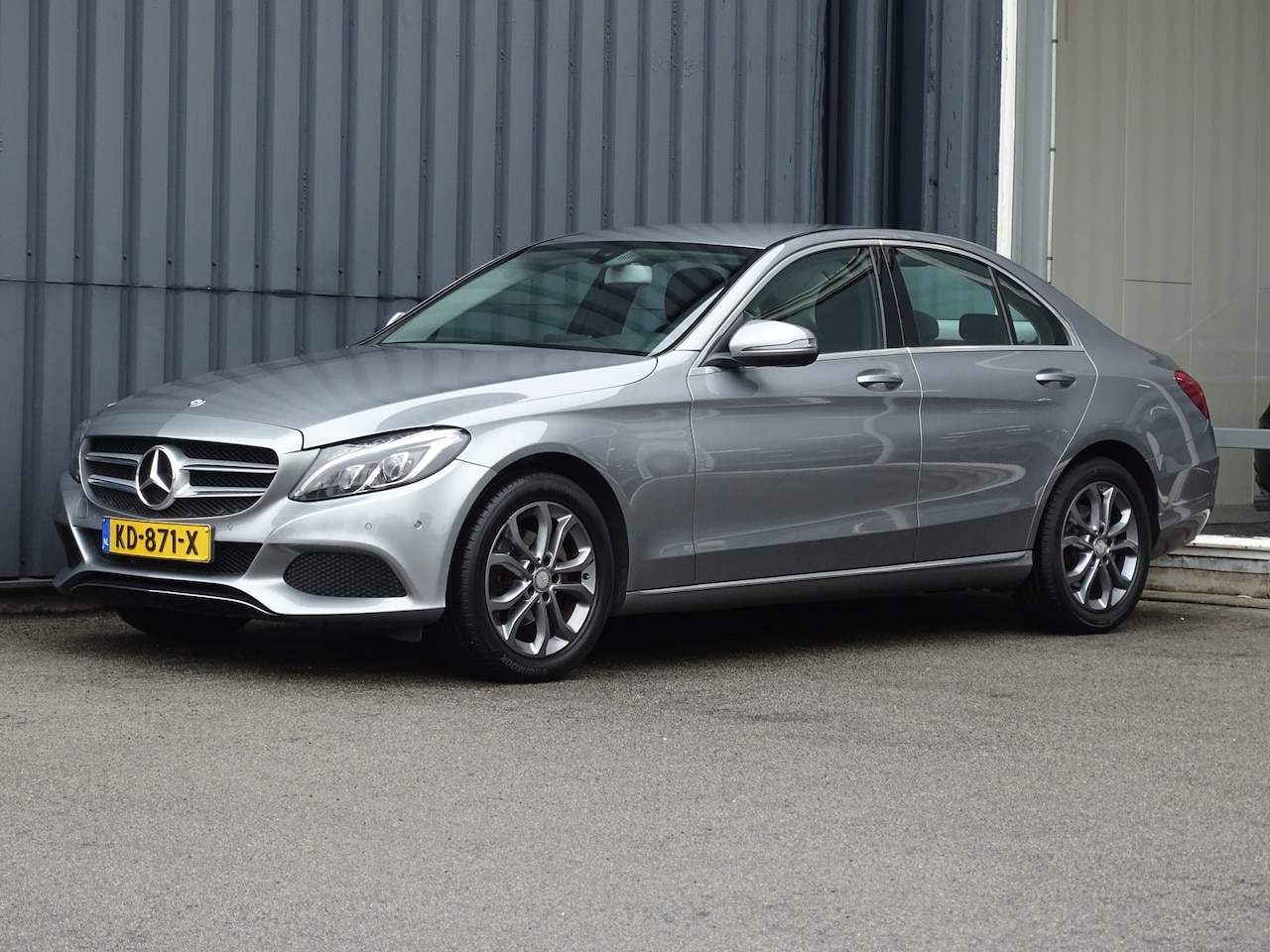 Mercedes-Benz C-klasse - 180 Lease Edition | LED | Camera | Stoelverwarming - AutoWereld.nl