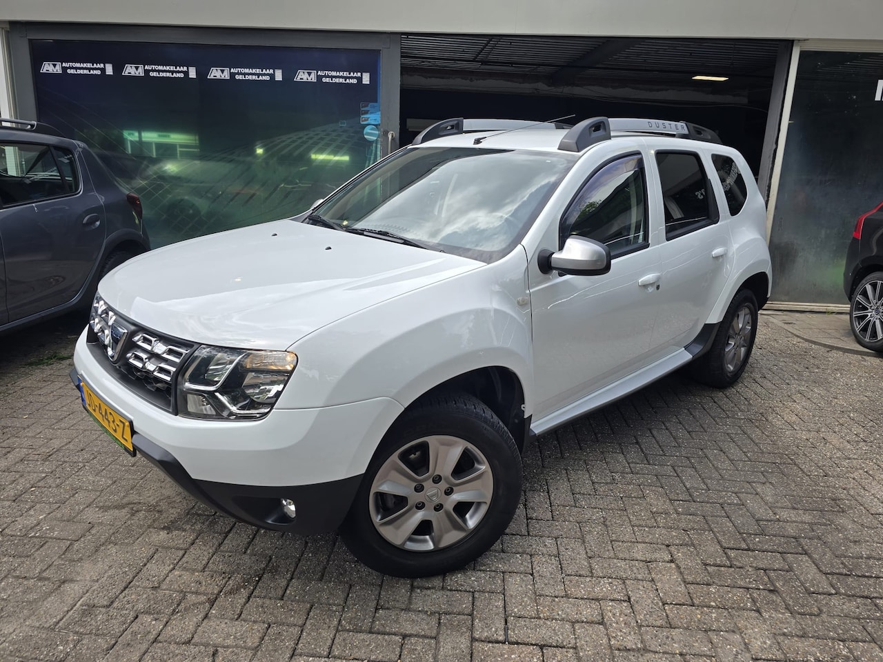 Dacia Duster - 1.2 TCe 4x2 10th Anniversary | 2E EIGENAAR | 12MND GARANTIE | CAMERA | NAVI | LAGE KM | - AutoWereld.nl