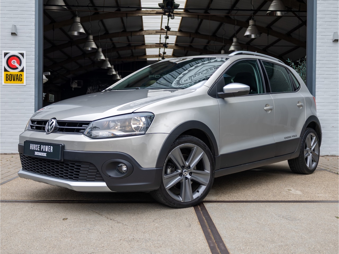 Volkswagen Polo - 1.2 TSI Cross *NAP | Automaat | Dealer onderhouden | Cruise | Clima | Navi | Bluetooth | P - AutoWereld.nl