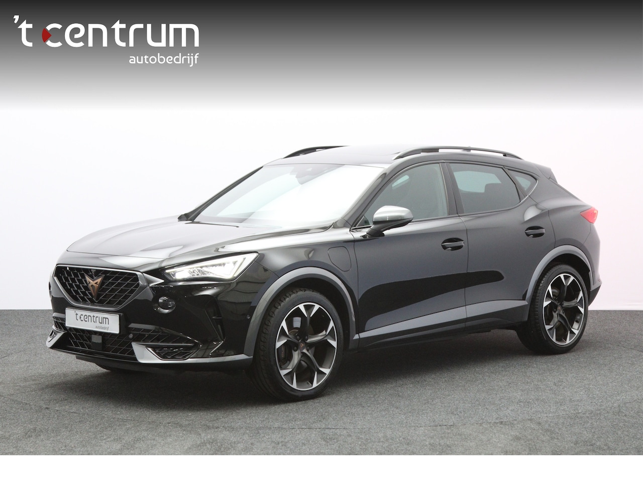CUPRA Formentor - 1.4 e-Hybrid VZ 245 PK Performance PHEV, Panoramadak, 360 Camera, Trekhaak, Stuur-Startkno - AutoWereld.nl