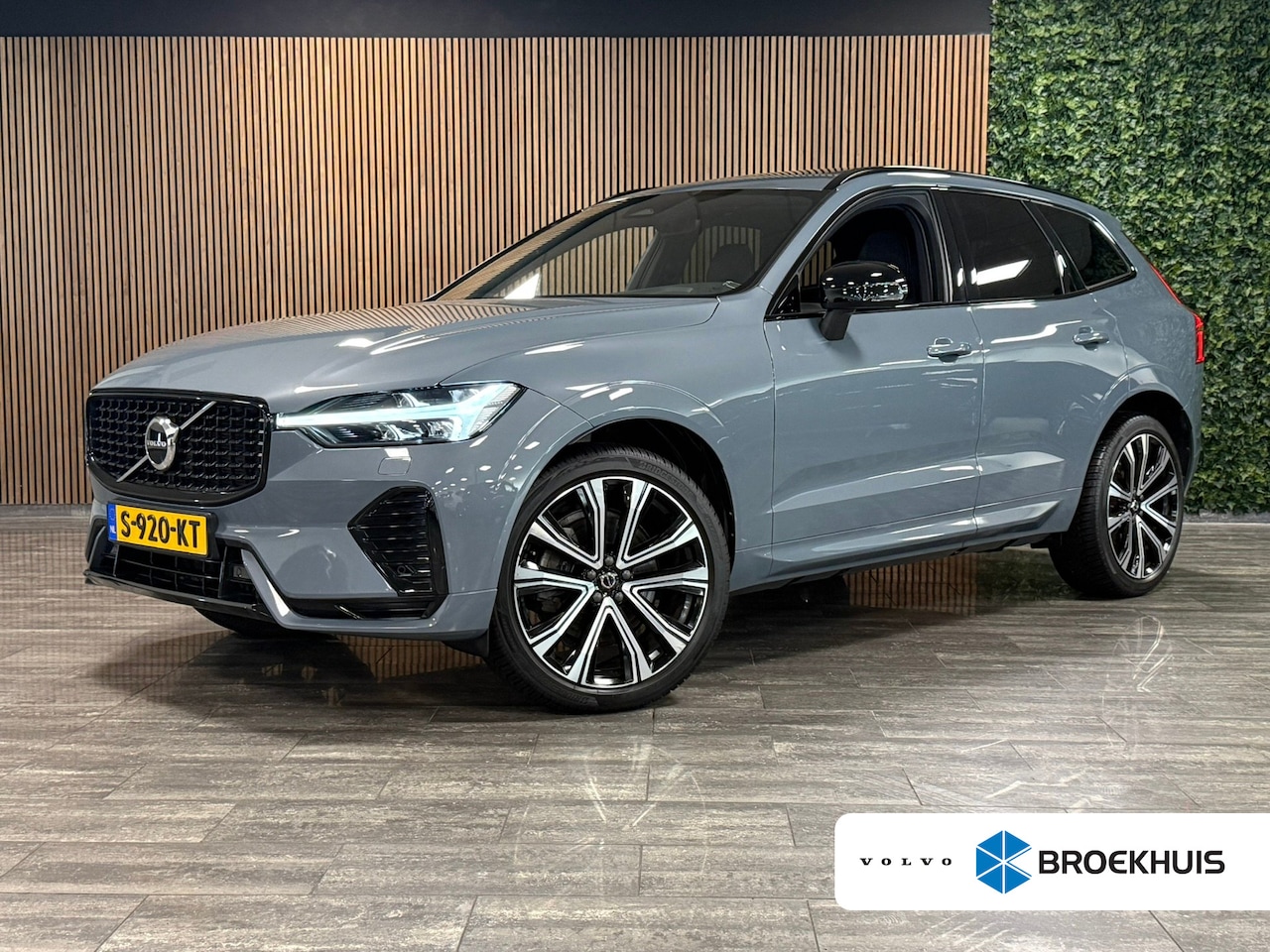 Volvo XC60 - B5 Plus Dark | Trekhaak | Schuifdak | Parkeercamera | Stoelverwarming | Lederen Dashboard - AutoWereld.nl