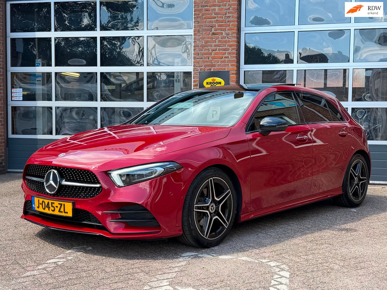 Mercedes-Benz A-klasse - 180 Business Solution AMG 180 Business Solution AMG, Navi, Cruise, panodak, sportstoelen + mem - AutoWereld.nl
